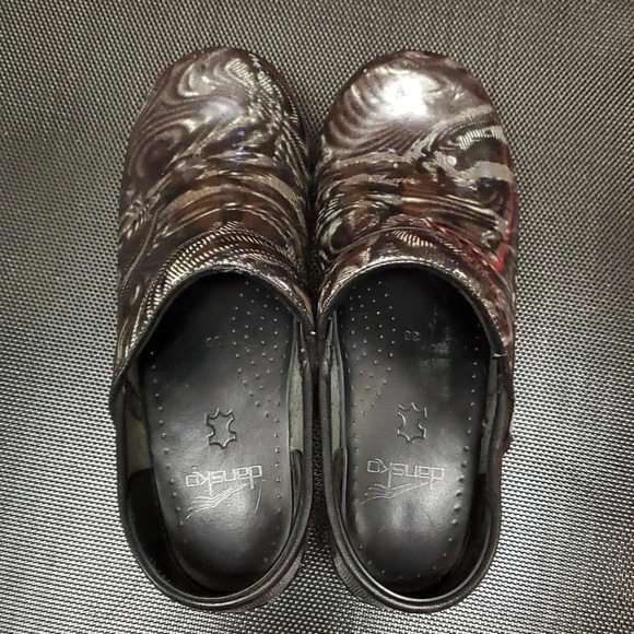 Dansko Shoes - Dansko clogs size 6 box #10
